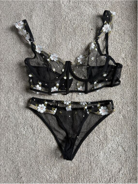 Women's Elia Floral Embroidered Lingerie Set Black White 36DD M
